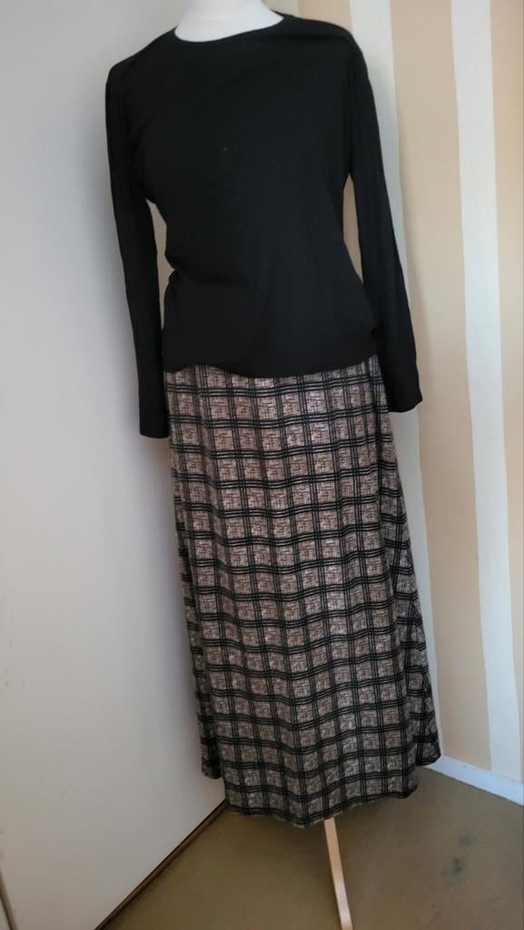Elastische rok met kruisjespatroon, Ophalen of Verzenden, Zo goed als nieuw, Zwart, Onder de knie