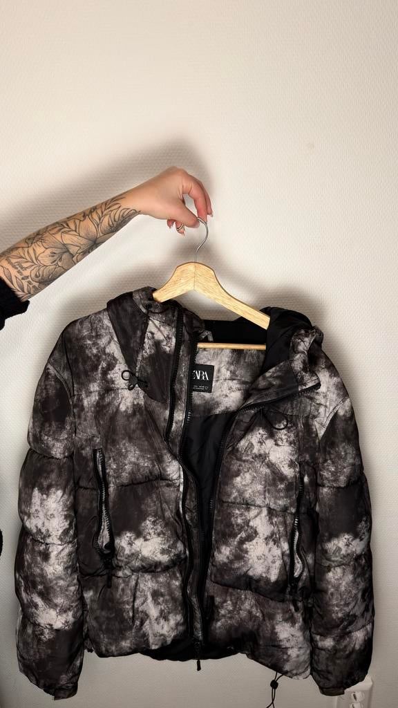 Zara heren pufferjack met capuchon, maat L, Ophalen of Verzenden, Zo goed als nieuw, Maat 52/54 (L), Zwart