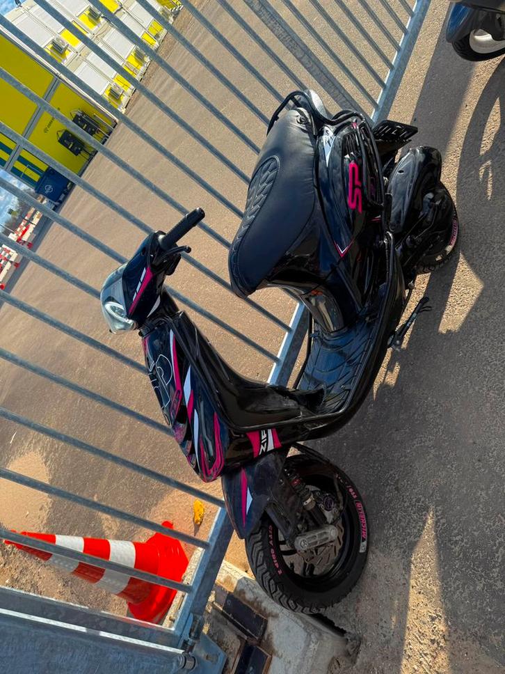 Piaggio zip SP 183cc pm bomvol!, Motoren, Tuning en Styling, Ophalen of Verzenden