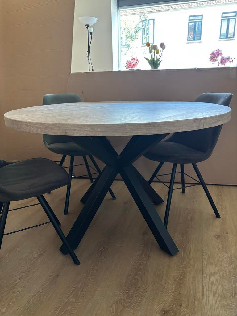 Ronde eettafel met metalen onderstel en 4 stoelen, Huis en Inrichting, Tafels | Eettafels, Ophalen, Gebruikt, 100 tot 150 cm, Rond