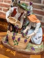 Porseleinen beelen groep €165..  19x19 cm, Ophalen