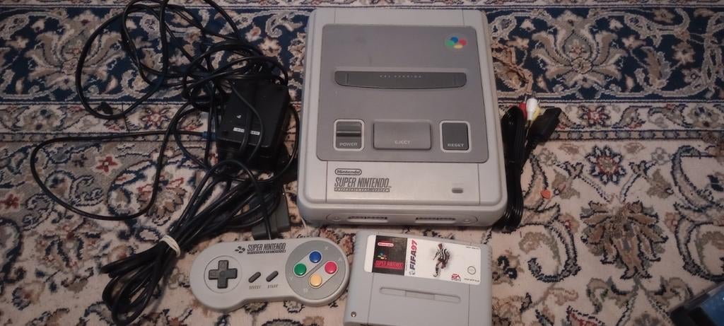 Nintendo Super NES (PAL) met FIFA 97, 1 speler, Ophalen of Verzenden, Sport, Vanaf 3 jaar