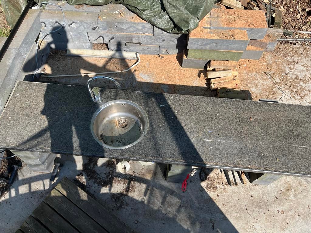 Gratis composieten aanrechtblad met spoelbak en kraan, Huis en Inrichting, Keuken | Keukenelementen, Ophalen, Gebruikt, 50 tot 75 cm