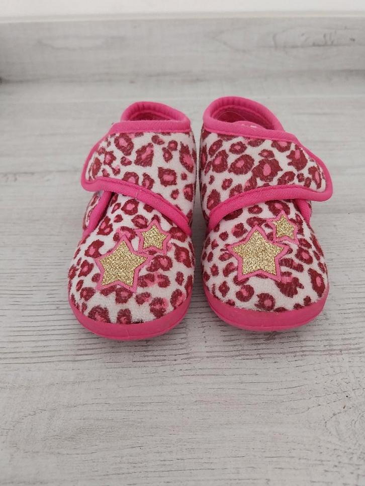 Leuke pantoffels sloffen maat 25, Kinderen en Baby's, Kinderkleding | Schoenen en Sokken, Zo goed als nieuw, Overige typen, Meisje