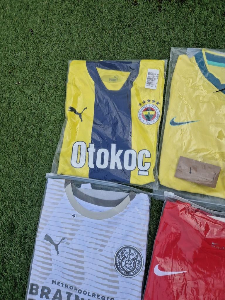 Veel voetbalshirts, Ophalen, Shirt