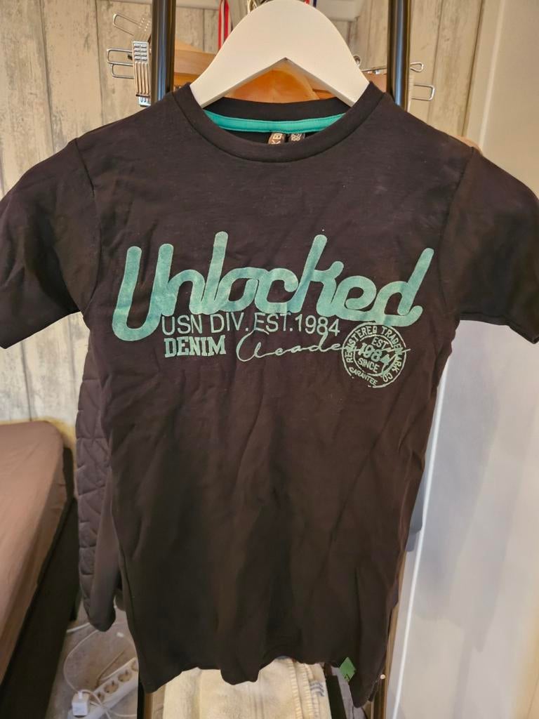Zwart T-shirt met groene opdruk 'Unlocked' - Maat 152/158, Ophalen of Verzenden, Zo goed als nieuw, Unlocked, Jongen
