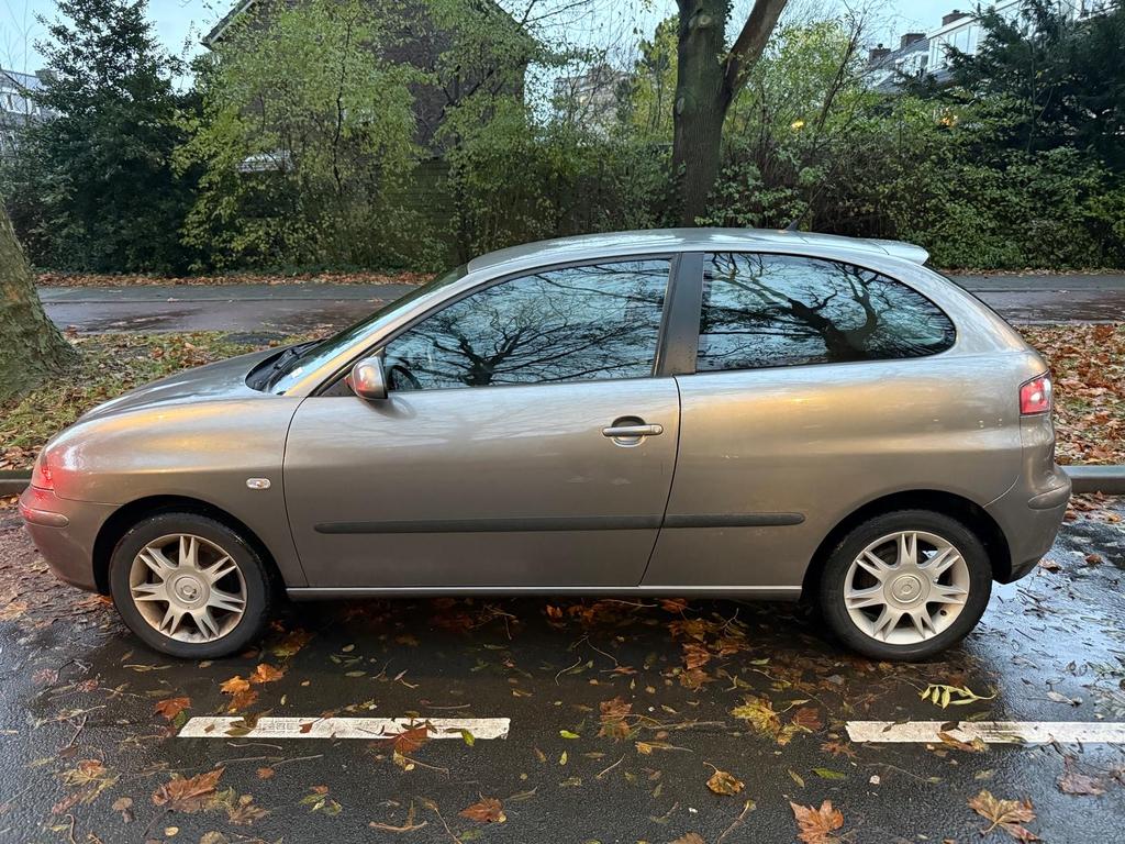 Seat Ibiza 1.4 16V 55KW 2005 Grijs, Auto's, Seat, Voorwielaandrijving, Zwart, 4 cilinders, Ibiza