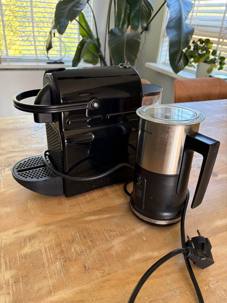 Nespresso Magimix koffiezetapparaat met melkopschuimer, Witgoed en Apparatuur, Gebruikt, Espresso apparaat, Ophalen of Verzenden