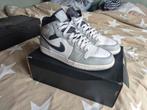 Nike Air Jordan 1 Mid Light Smoke Grey, Kleding | Heren, Schoenen, Wit, Ophalen of Verzenden, Nike Air Jordan, Sneakers of Gympen