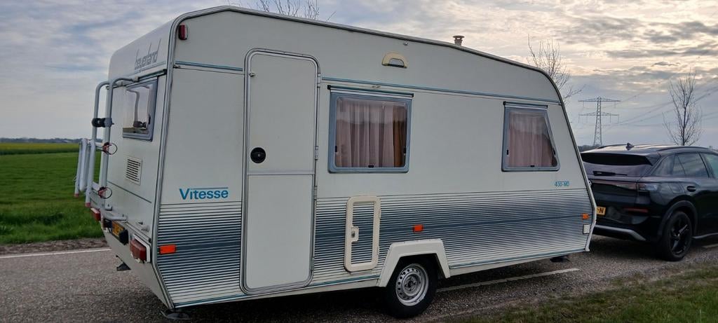 Beyerland Vitesse 430, Caravans en Kamperen, Particulier, Tot en met 4, Uitbouw voortent, Dwarsbed