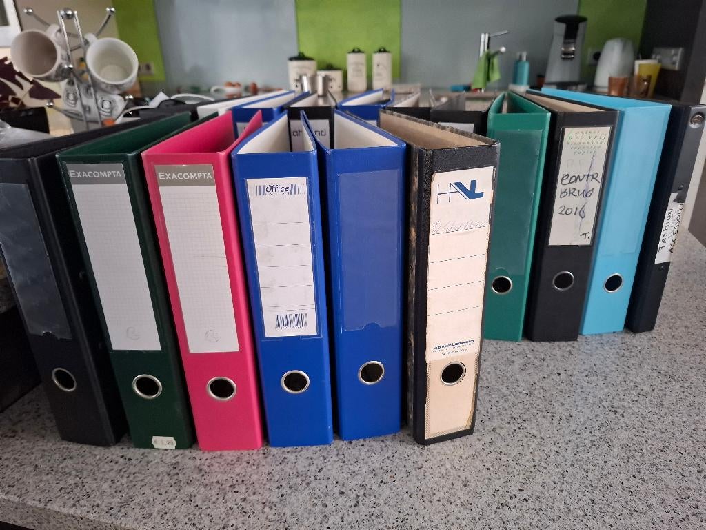 ORDNERS, 17 STUKS  16 STUKS MET 2 RINGEN 1 MET 4 RINGEN, Ophalen of Verzenden, Gebruikt