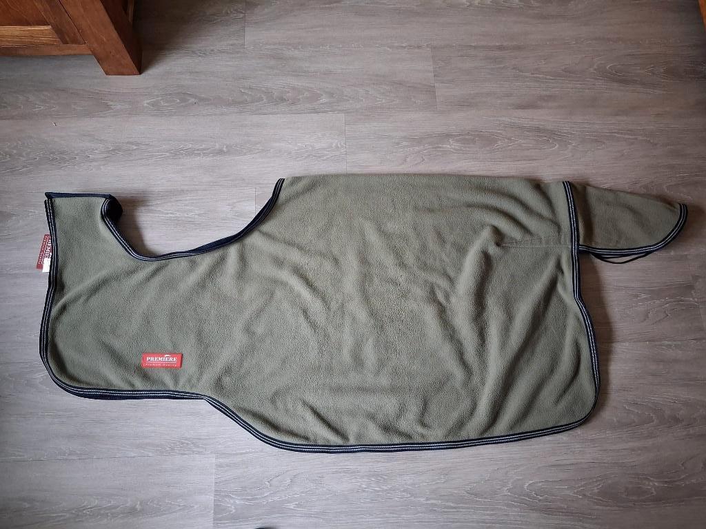 Fleece uitrijdeken met zadeluitsparing - maat 145(ruglengte), Dieren en Toebehoren, Paarden en Pony's | Dekens en Dekjes, Ophalen of Verzenden