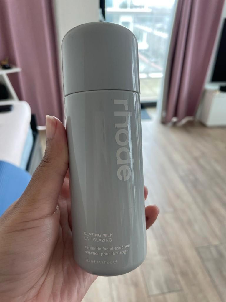 Rhode glazing milk, Sieraden, Tassen en Uiterlijk, Uiterlijk | Cosmetica en Make-up, Ophalen, Zo goed als nieuw, Zwart, Gehele gezicht