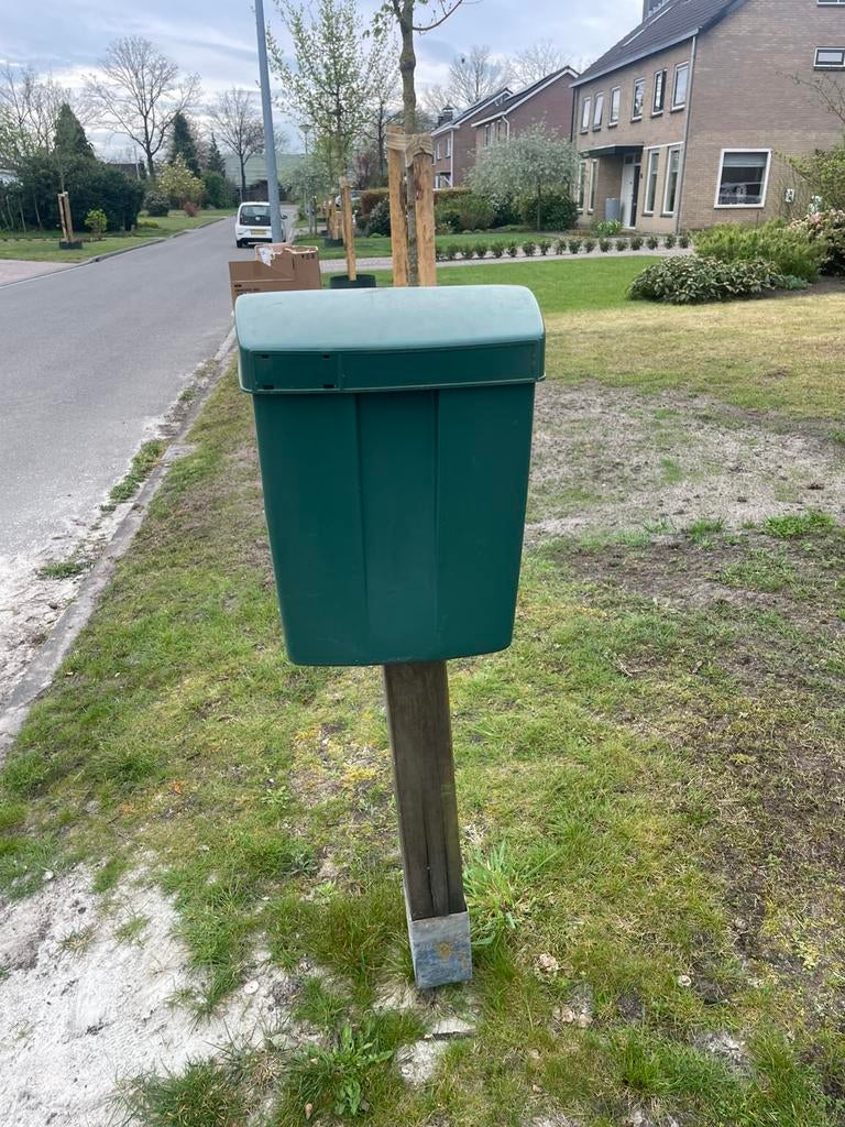 Gratis brievenbus op houten paal, Tuin en Terras, Brievenbussen, Ophalen, Zo goed als nieuw, Hout