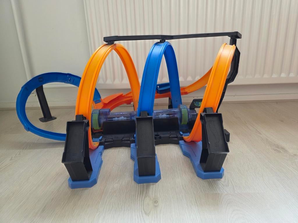 Hot Wheels Racebaan met Loopings, Kinderen en Baby's, Speelgoed | Racebanen, Racebaan, Ophalen of Verzenden, Zo goed als nieuw