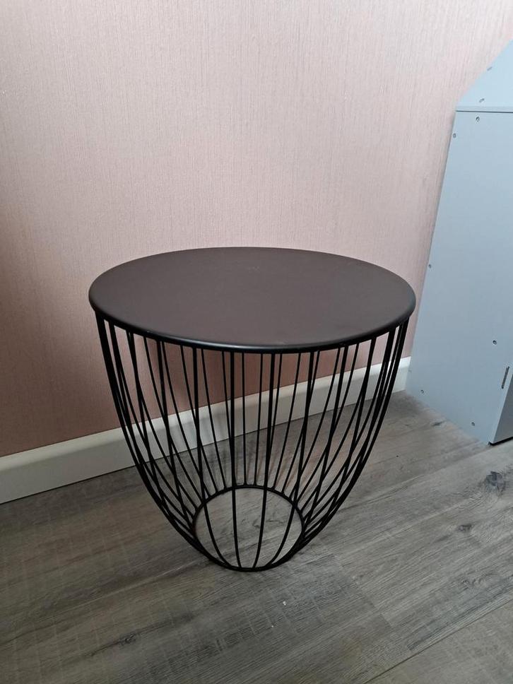 Leuke zwarte metalen draadmand / bijzettafel, Huis en Inrichting, Tafels | Bijzettafels, Rond, Minder dan 55 cm, Metaal of Aluminium