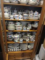 Groot Boerenbont servies in houten kast, Ophalen