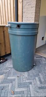 2 grote regentonnen, Tuin en Terras, 150 liter of meer, Ophalen, Zo goed als nieuw