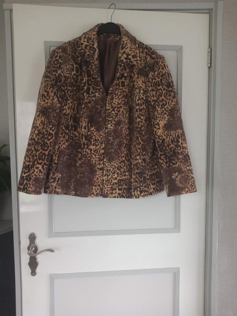 Jasje maat L, Bruin, Maat 42/44 (L), Ophalen of Verzenden, Zo goed als nieuw