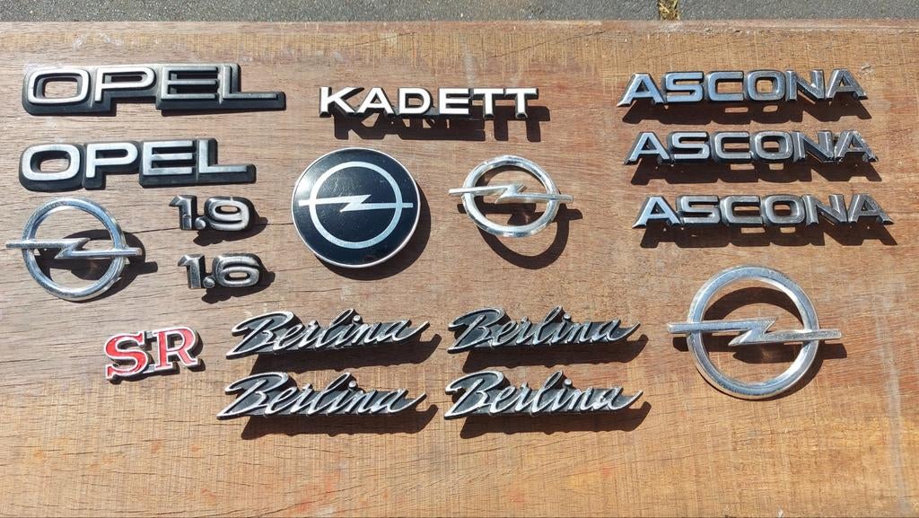 Oldtimer emblemen Opel kadett Ascona Berlina, Verzamelen, Ophalen of Verzenden, Gebruikt, Auto's