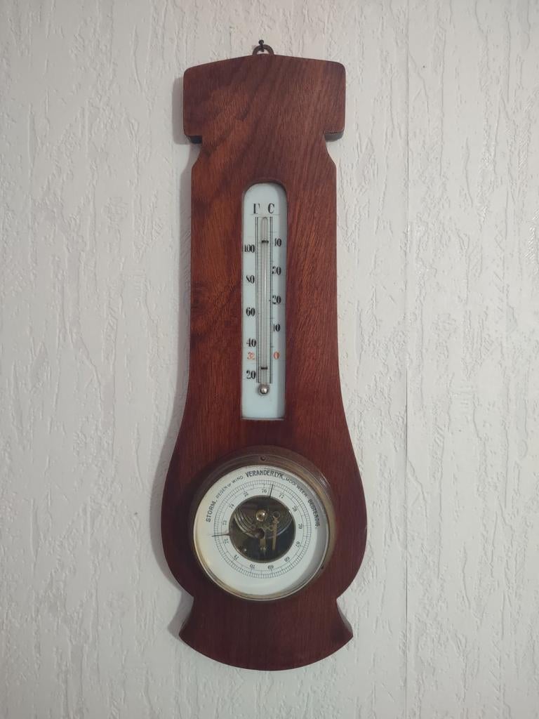 Houten weerstation met barometer en thermometer, Ophalen