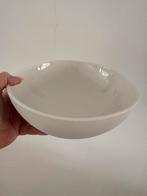 LEEFF servies: borden en bakjes in goede staat, Ophalen, Zo goed als nieuw, Effen, Porselein