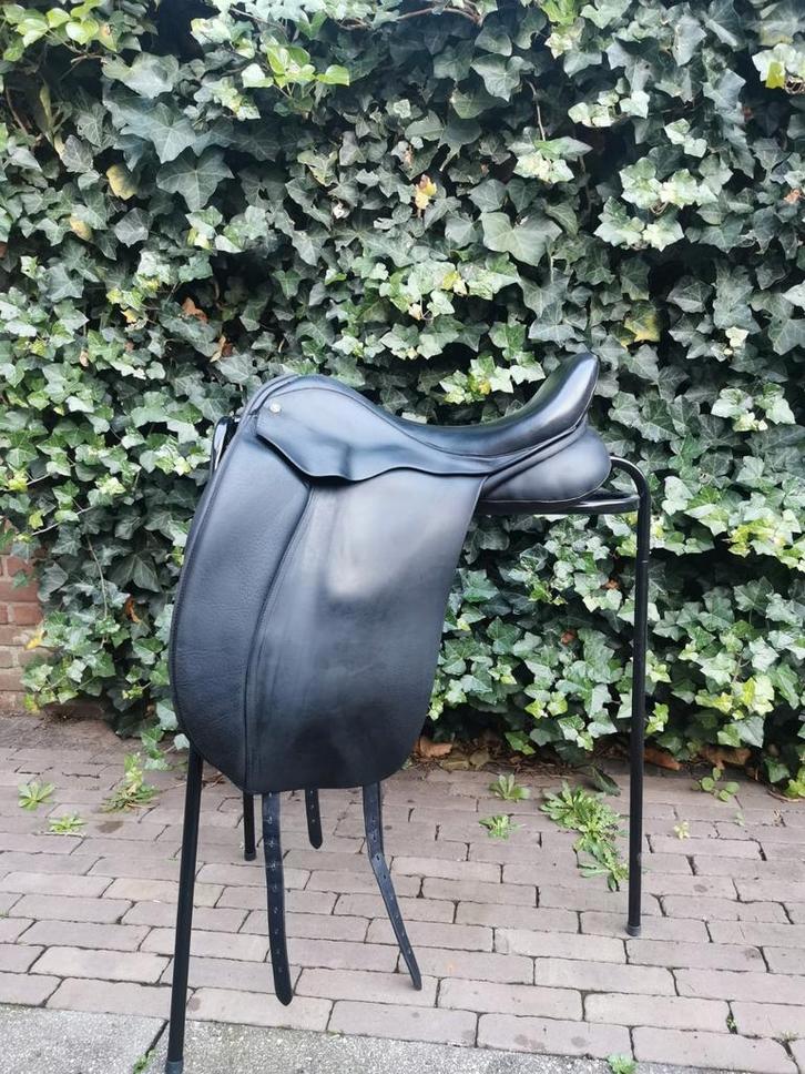 Hulsebos dynamic 3 m/w 18 inch dressuurzadel, Dieren en Toebehoren, Paarden en Pony's | Zadels, Gebruikt, Dressuur, Ophalen of Verzenden