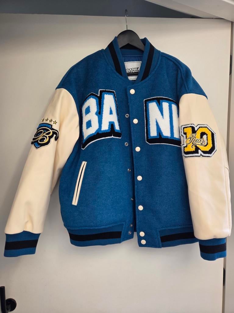Bankzitters 10 Jaar Jubileum Varsity Jacket - Maat S, Bankzitters, Blauw, Nieuw, Ophalen of Verzenden