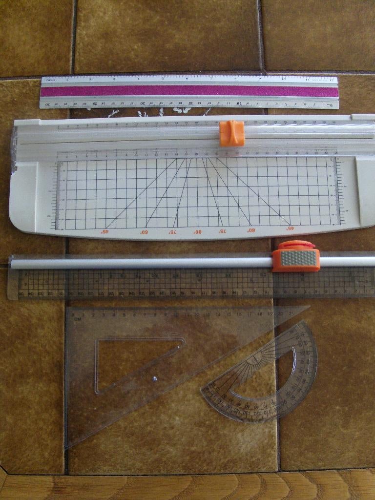 Liniaal met papier snijders, Ophalen, Zo goed als nieuw, Overige typen