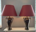 2 mooie lampen brons met rode kappen, Huis en Inrichting, Lampen | Tafellampen, Overige materialen, Gebruikt, 50 tot 75 cm, Klassiek