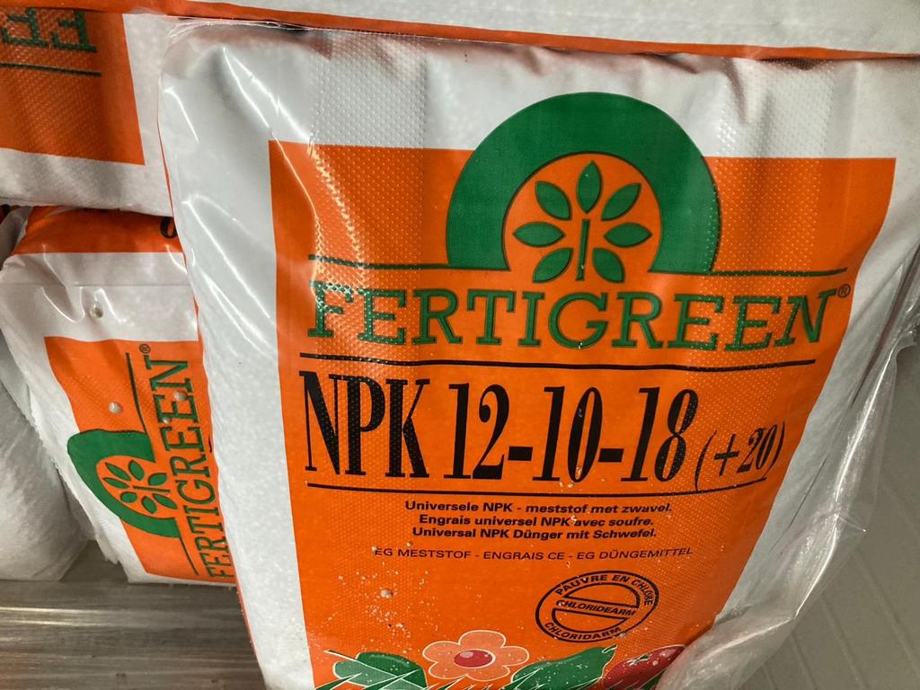 Planten/gazonvoeding N-P-K Kunstmest 12-10-18. 20 x25 kg, Ophalen, Kunstmest
