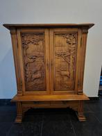 Antieke eiken jachtkast met herten reliëf, Antiek en Kunst, Antiek | Meubels | Kasten, Ophalen