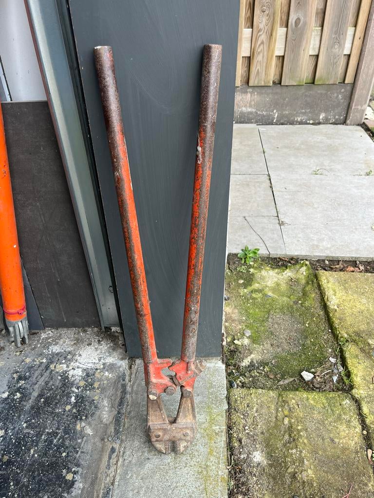 Diverse gereedschappen: betonschaar, buigtangen, vloertrekke, Ophalen, Gebruikt