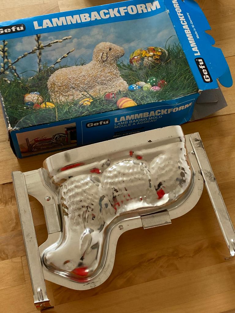 Vintage lammetjes Bakvorm Gefu + recept op doos zgan, Ophalen of Verzenden, Zo goed als nieuw, Taarten, Bakvorm