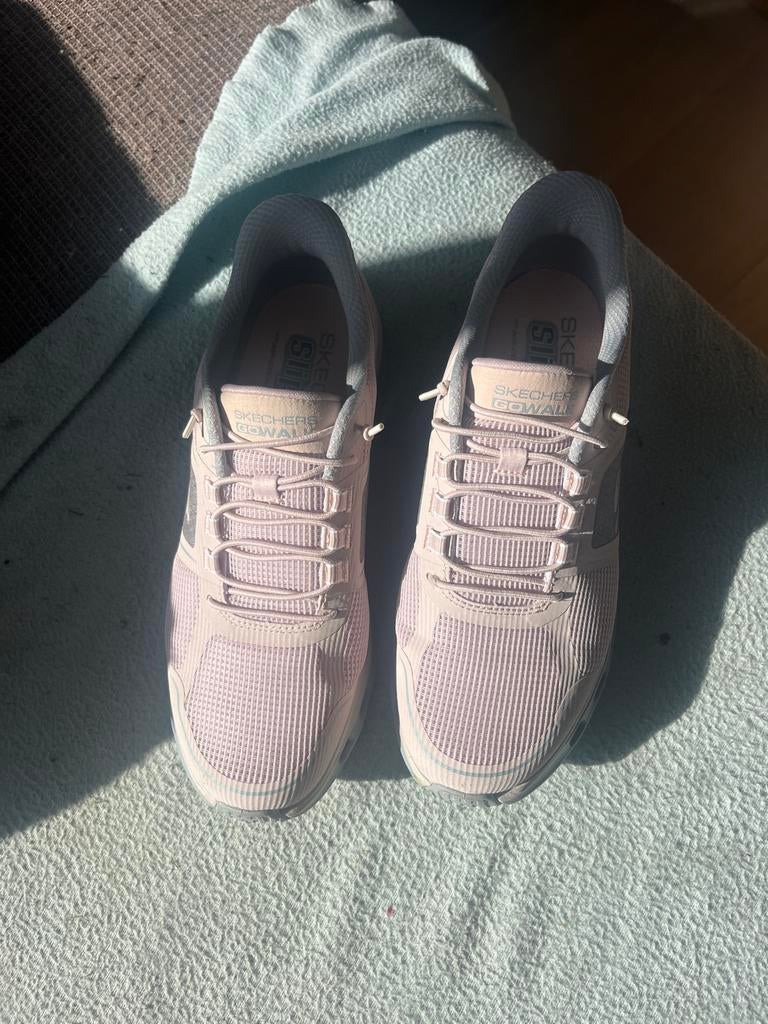 Skechers Slip-ins Go Walk - Zo goed als nieuw, Ophalen of Verzenden, Zo goed als nieuw, Roze, Sneakers of Gympen