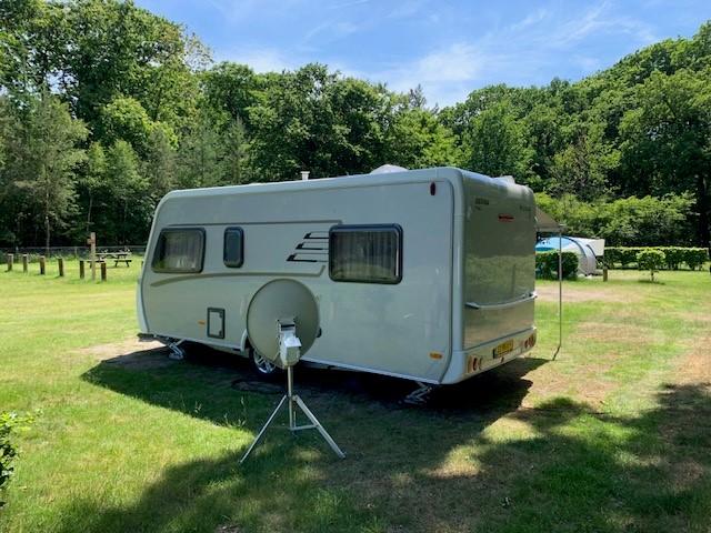 Eriba ENL 442 NOVA LIGHT 442 DELIGHT met vele extra's TV,ESV, Caravans en Kamperen, Autobedrijf Esberg B.V., Vast bed, Info@autobedrijfesberg.nl