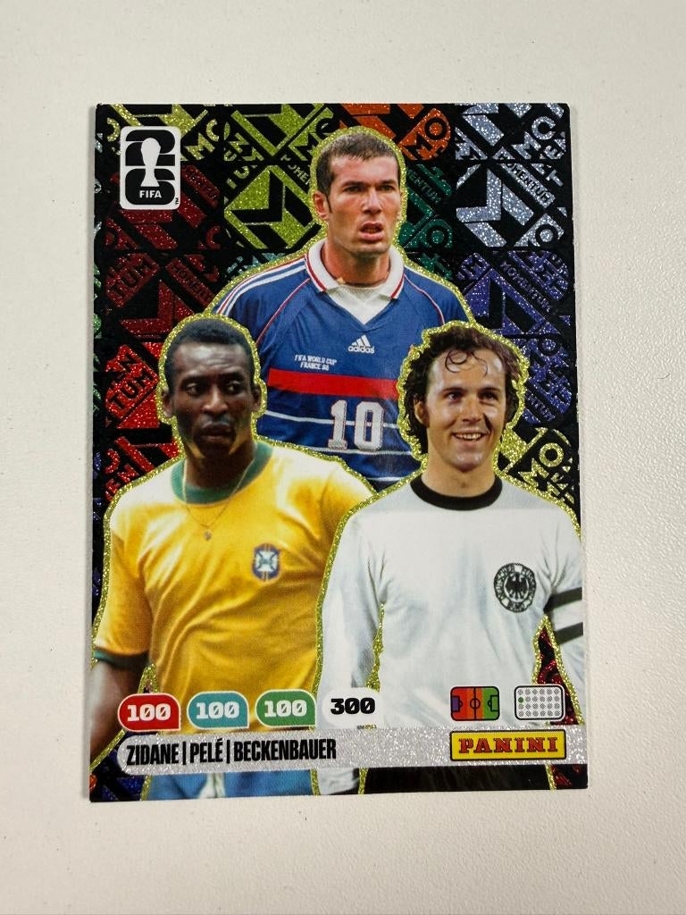 Zidane Pele Beckenbauer Momentum Adrenalyn XL World Cup 2026, Ophalen of Verzenden, Nieuw, Buitenlandse clubs, Poster, Plaatje of Sticker