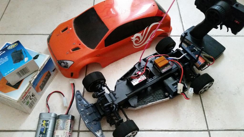 2x elektro rc auto, Gebruikt, Schaal 1:10, Auto onroad, RTR (Ready to Run)