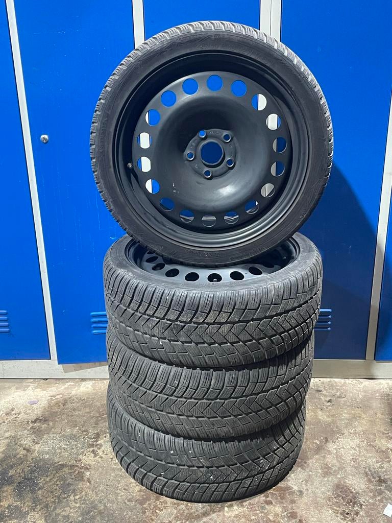 Stalen velgen 18 inch met 225/40/18 banden voor VW Caddy, Ophalen, 18 inch, Banden en Velgen, All Season