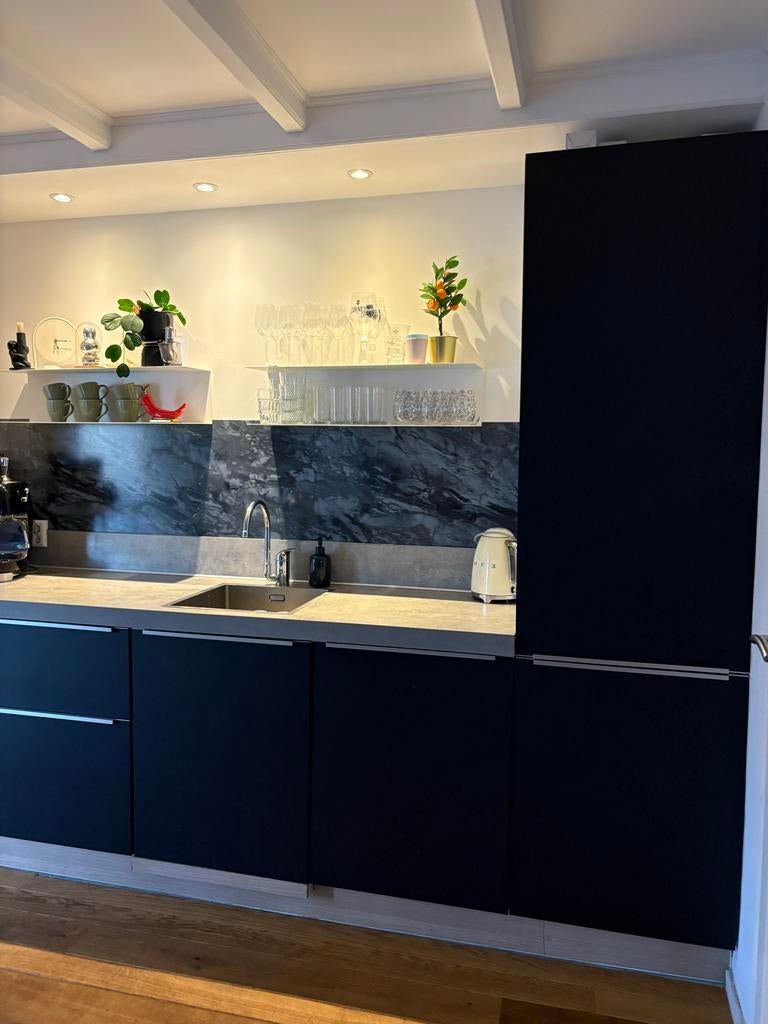 Moderne keuken met kookplaat,oven, combi ijskast, Ophalen, Gebruikt, Overige materialen, Zwart