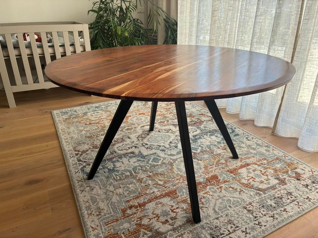 Stijlvolle ronde eettafel van mangohout - 140 cm, Rond, Zo goed als nieuw, Vijf personen of meer, Ophalen