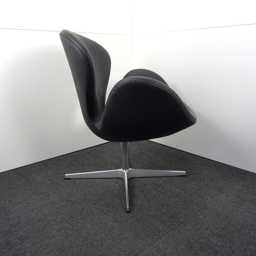 Fritz Hansen Swan Chair | Zwart Leer | Nieuw gestoffeerd, Gebruikt, -, -, 75 tot 100 cm