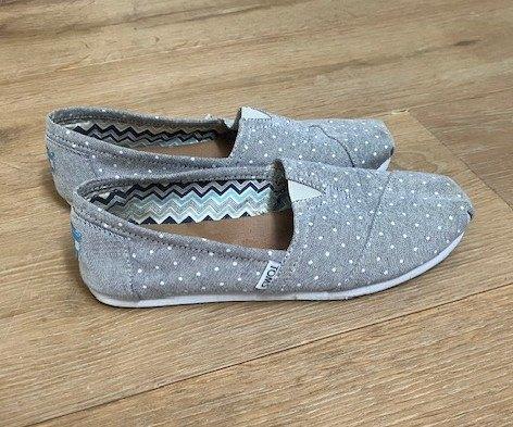Leuke Toms maat 8 = 39, Ophalen of Verzenden, Toms, Espadrilles of Moccasins, Grijs