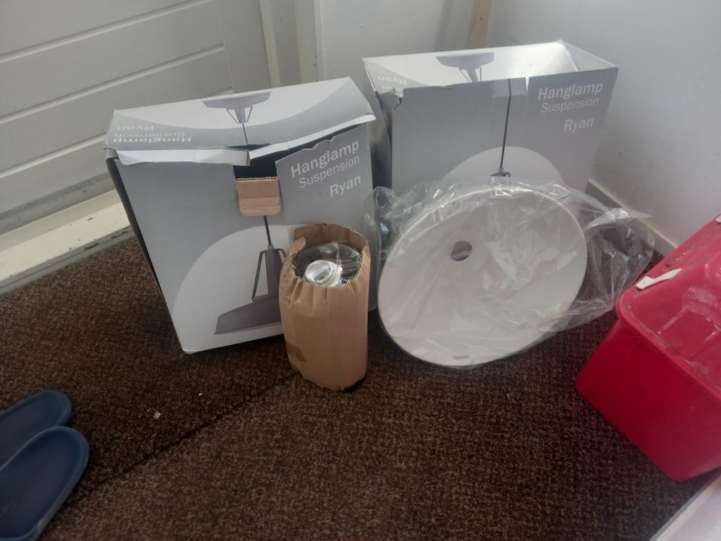 Ryan twee hanglampen nieuwe in doos, Huis en Inrichting, Lampen | Hanglampen, Nieuw, Ophalen of Verzenden, Modern, Minder dan 50 cm