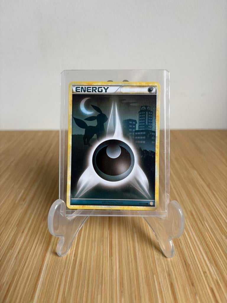 Pokemon Card Umbreon Dark Energy 121/123, Hobby en Vrije tijd, Verzamelkaartspellen | Pokémon, Ophalen of Verzenden, Zo goed als nieuw