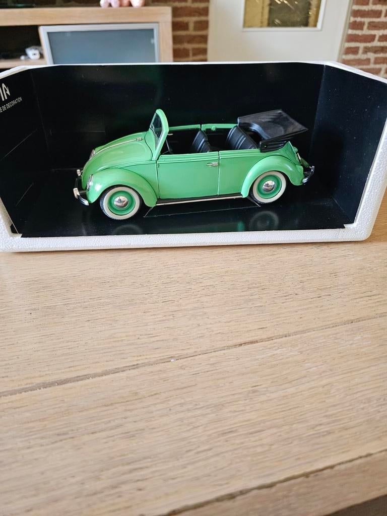 TE KOOP MOOIE SOLIDO VOLKSWAGEN CABRIOLET SCHAAL1:17, Hobby en Vrije tijd, Modelauto's | 1:18, Ophalen of Verzenden, Zo goed als nieuw