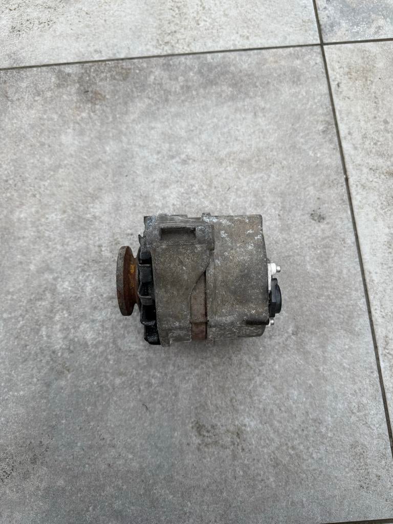 Dynamo Mercedes-Benz W123 240D - Gebruikt, Auto-onderdelen, Motor en Toebehoren, Ophalen of Verzenden, Gebruikt, Mercedes-Benz