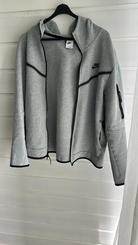 Nike Tech Fleece vest grijs, Kleding | Heren, Sportkleding, Maat 52/54 (L), Nike, Ophalen of Verzenden, Zo goed als nieuw