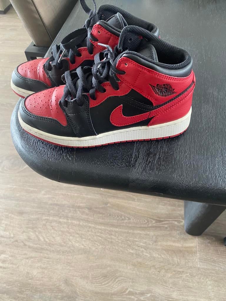 Nike air mid jordan 1, Sport en Fitness, Basketbal, Ophalen, Zo goed als nieuw, Schoenen