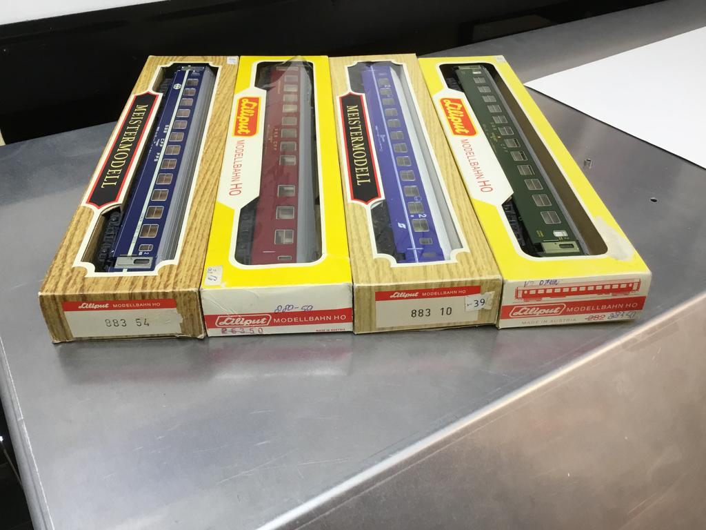 4 Liliput personen rijtuigen, Hobby en Vrije tijd, Modeltreinen | H0, Gelijkstroom, Wagon, Ophalen of Verzenden, Zo goed als nieuw
